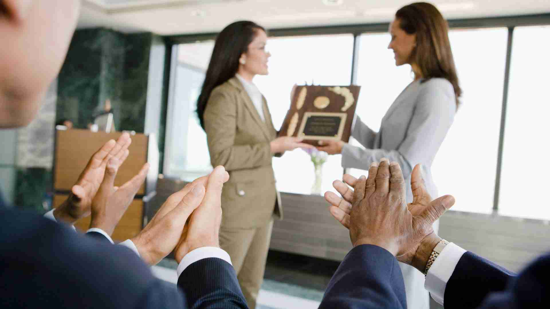 Prêmio por assiduidade o que pode e o que não pode na hora de premiar seu colaborador